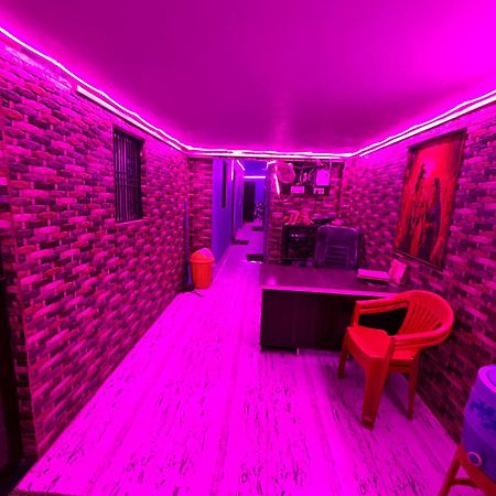 Kishori Ram Homestay Near Ayodhya Dham Railway Zewnętrze zdjęcie